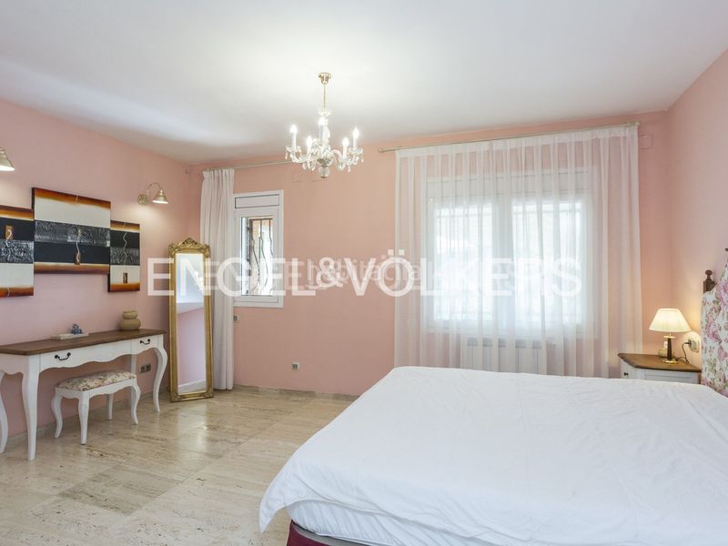 Foto 95d2e750-adda-4706-bf53-887d2d615223. Casa amb calefacció aparcament piscina a Centre Vendrell (El)