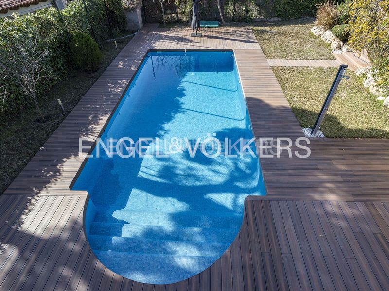 Foto a1c3aa66-c4e3-47f0-a543-d16e57d2258c. Casa amb calefacció aparcament piscina a Centre Vendrell (El)