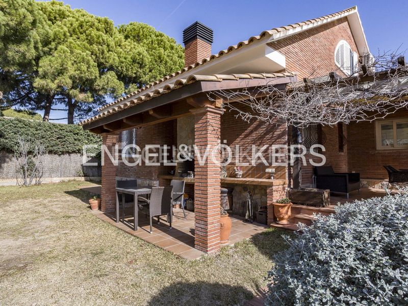 Foto a9e02d33-705c-45b5-bd5c-4c39401a3e4e. Casa amb calefacció aparcament piscina a Centre Vendrell (El)