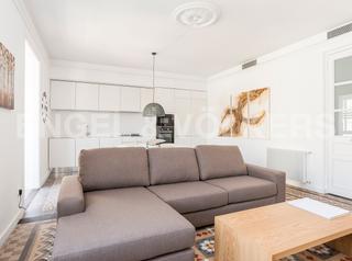 Lloguer Apartament a Dreta de l´Eixample. Piso junto a plaza universidad