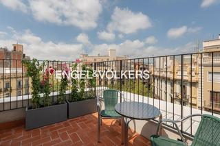 Location Attique  Consell de cent. Atico lujo con servicios