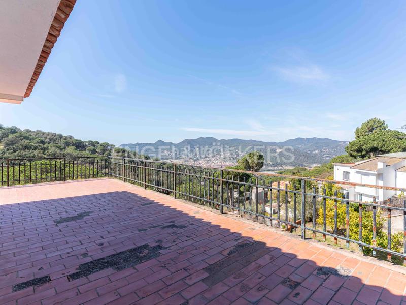 Foto 231f4158-4be1-4260-951f-de7eb424c765. Casa con riscaldamento parcheggio piscina in Argentona est Argentona