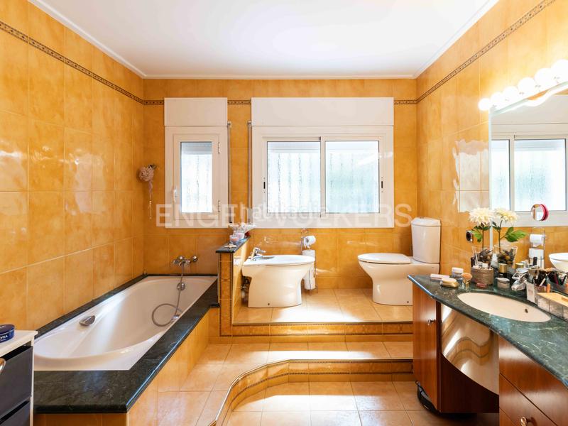 Foto 605886c5-b2a2-414a-8343-2fda7ac247c6. Casa con riscaldamento parcheggio piscina in Argentona est Argentona