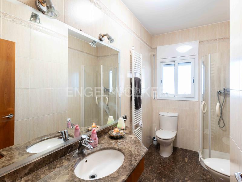 Foto 986a433a-f05b-47be-8196-fd1bba7e0211. Casa con riscaldamento parcheggio piscina in Argentona est Argentona