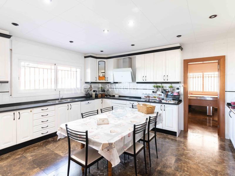 Foto e250cc73-e995-4461-9380-558cd7bbf929. Casa con riscaldamento parcheggio piscina in Argentona est Argentona