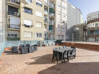 Apartamento en Barri de les Corts. Gran vivienda para familias e inversores