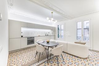 Apartament  D'avinyó. Piso luminoso de diseño en calle avinyó