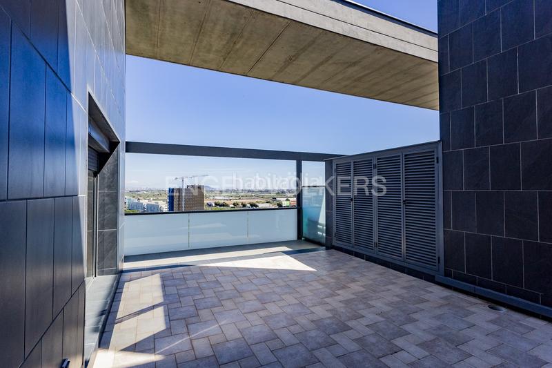 Foto 0122b9a8-08aa-46c1-b6a6-fd0bdd4847e7. Àtic amb calefacció aparcament piscina a Vilamarina Viladecans