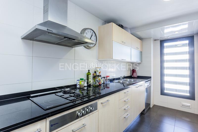 Foto 0a094719-c4b0-4735-a785-90f7d8c32b66. Àtic amb calefacció aparcament piscina a Vilamarina Viladecans