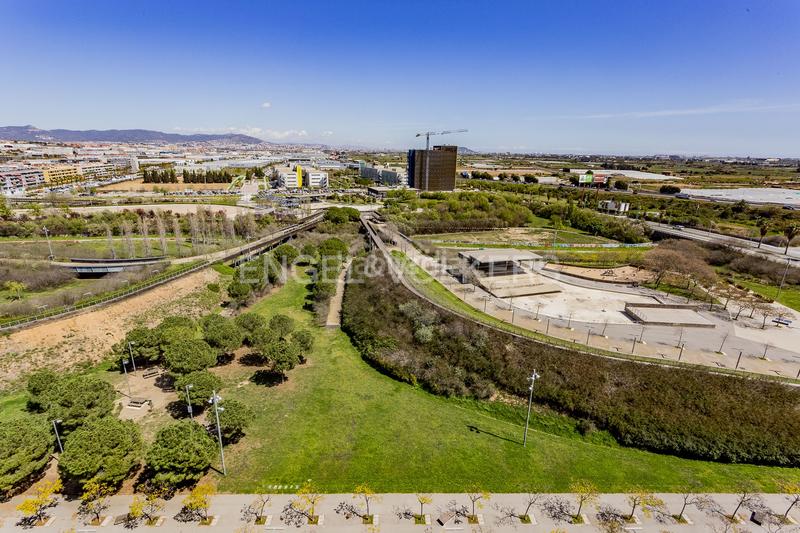 Foto 0d25c06a-97fc-4258-8a92-a7caad991929. Àtic amb calefacció aparcament piscina a Vilamarina Viladecans