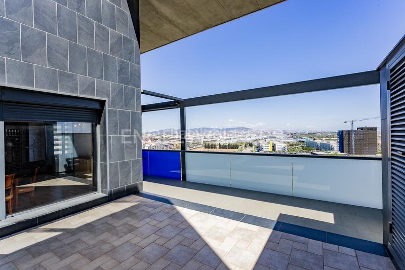 Foto 35c30f30-9ea3-40b5-aa4a-8e8c4f589f17. Àtic amb calefacció aparcament piscina a Vilamarina Viladecans