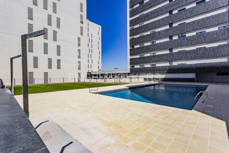 Foto 3c556894-7927-4263-9364-04931eb5b131. Àtic amb calefacció aparcament piscina a Vilamarina Viladecans