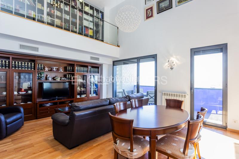 Foto 4e1f5ec7-6b7b-413d-812f-0f010899b4c5. Àtic amb calefacció aparcament piscina a Vilamarina Viladecans