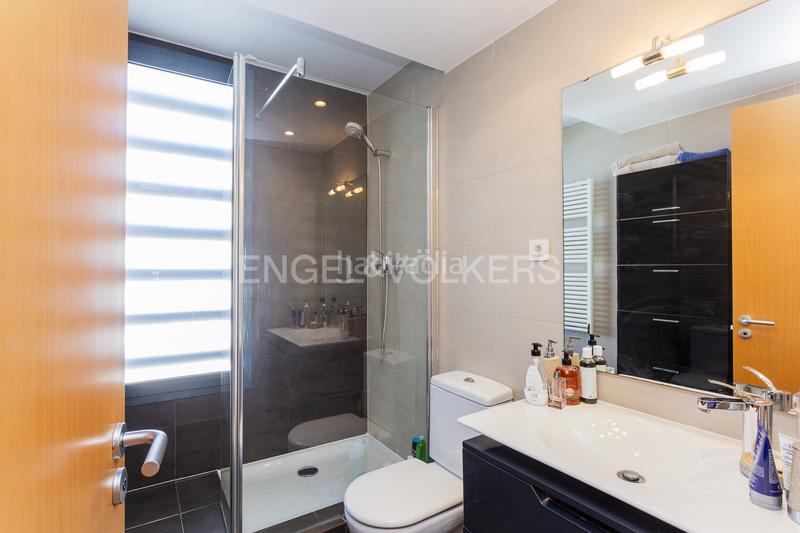 Foto 779556e3-1b03-4b65-8fb9-8a3335ed8a39. Àtic amb calefacció aparcament piscina a Vilamarina Viladecans