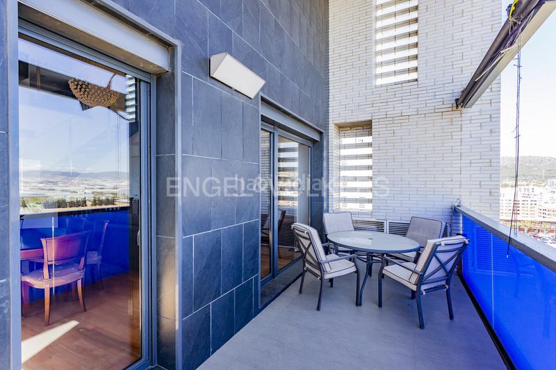 Foto 78754b91-6d0c-4114-9ee5-50ba41f44d7b. Àtic amb calefacció aparcament piscina a Vilamarina Viladecans