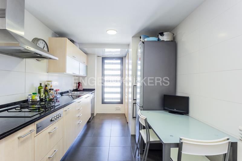 Foto c118922f-d502-469e-8edd-9d4acace2d8c. Àtic amb calefacció aparcament piscina a Vilamarina Viladecans