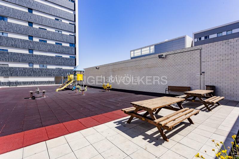 Foto d37411f5-f21c-443e-adf7-3deb99aa1802. Àtic amb calefacció aparcament piscina a Vilamarina Viladecans