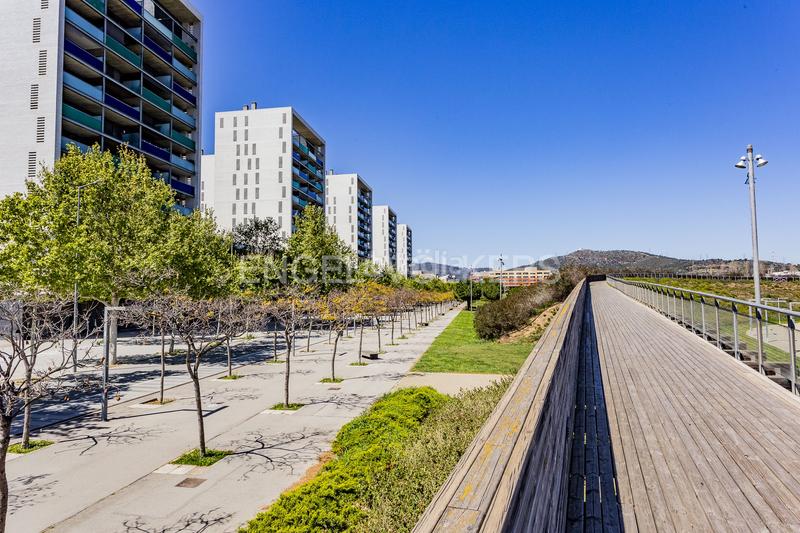 Foto fd70c825-952b-4bff-83a0-663585011496. Àtic amb calefacció aparcament piscina a Vilamarina Viladecans