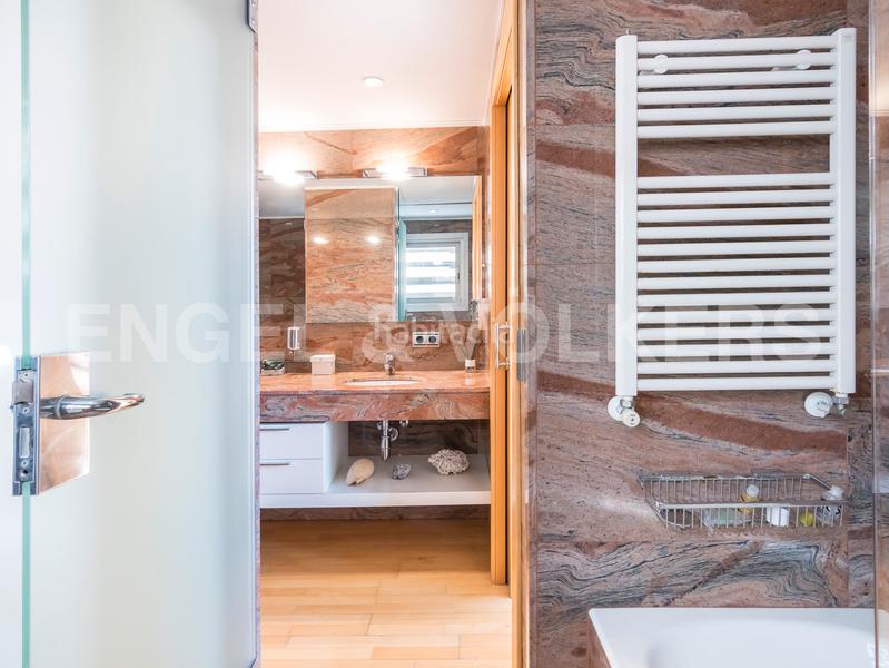 Foto 0ce59c98-55a2-404c-8aa6-8d64d8b1bf88. Casa adosada moderna casa en bonanova en Sant Gervasi - Bonanova Barcelona