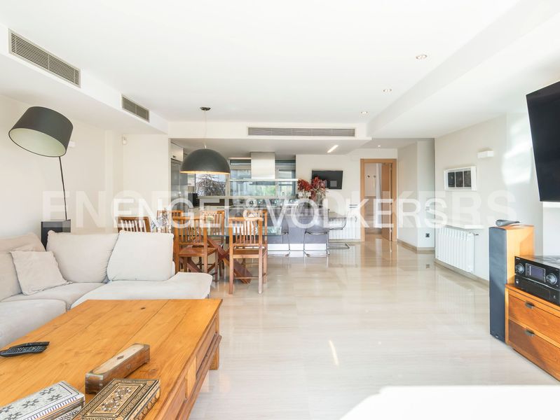 Foto 41261a7a-98b7-4415-b33b-c39291a15824. Casa adossada amb calefacció aparcament a Sant Gervasi - Bonanova Barcelona