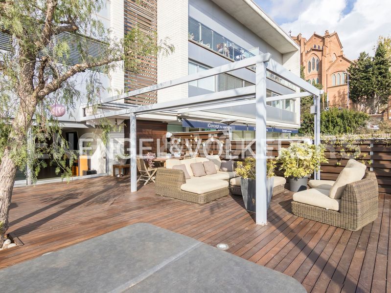 Foto 723a7f6e-e5f7-4620-a9c3-8601066b839c. Casa adossada amb calefacció aparcament a Sant Gervasi - Bonanova Barcelona