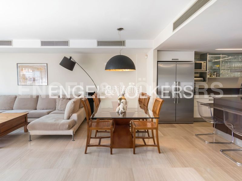 Foto aed92a92-a4e5-46ef-be01-a1f1c3e769d5. Casa adossada amb calefacció aparcament a Sant Gervasi - Bonanova Barcelona