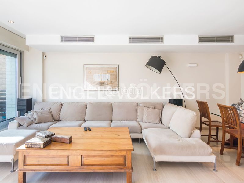 Foto ded69060-f34b-4669-895f-e7d4d2634451. Casa adossada amb calefacció aparcament a Sant Gervasi - Bonanova Barcelona
