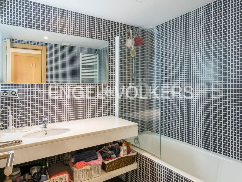 Foto e5ec4f66-e19a-4b4c-be0d-47b941ee86d5. Casa adossada amb calefacció aparcament a Sant Gervasi - Bonanova Barcelona