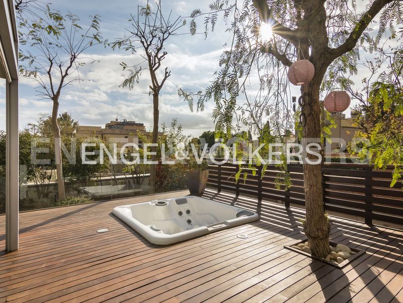 Foto e642313a-5115-4770-9e3b-cb5c2f527403. Casa adossada amb calefacció aparcament a Sant Gervasi - Bonanova Barcelona