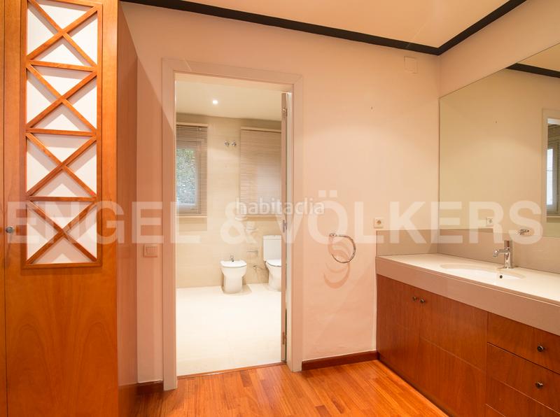 Foto 8a269d60-7162-453b-b4b6-18a5e102423d. Maison avec chauffage parking dans Tres Torres Barcelona