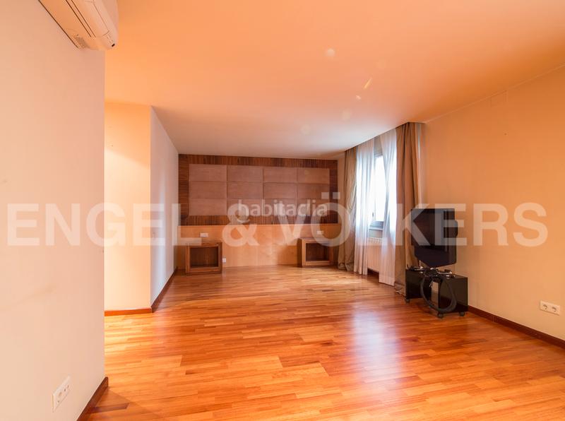 Foto 8e3bea35-72a7-43de-8bd0-fac0af3e11cc. Maison avec chauffage parking dans Tres Torres Barcelona