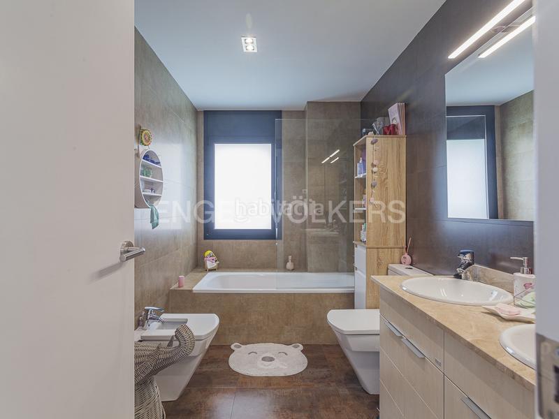 Foto 0ad2d591-708c-4762-950c-847a72bac146. Casa amb calefacció aparcament piscina a Les Planes Sant Cugat del Vallès