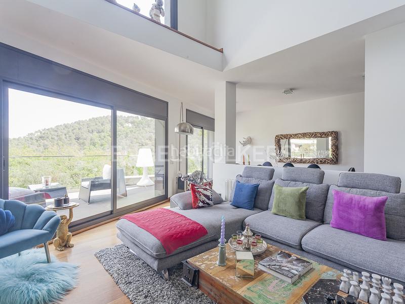 Foto 2e76d94c-b2c6-4f4f-911a-7e0a4fef67a0. Casa amb calefacció aparcament piscina a Les Planes Sant Cugat del Vallès