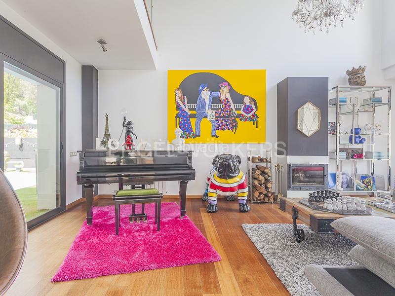 Foto 2fa8506d-1d1f-4781-84da-81ea8b303524. Casa amb calefacció aparcament piscina a Les Planes Sant Cugat del Vallès