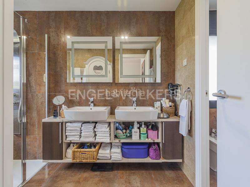 Foto 589bee19-414f-4012-8526-7434db2b86e1. Casa amb calefacció aparcament piscina a Les Planes Sant Cugat del Vallès