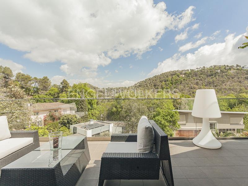 Foto 6396f20d-f075-408e-82da-3f145fc67e54. Casa amb calefacció aparcament piscina a Les Planes Sant Cugat del Vallès