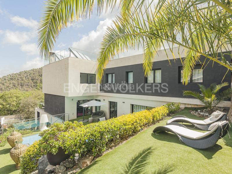 Foto 76812e4f-f26d-431e-8717-6432127f5e34. Casa amb calefacció aparcament piscina a Les Planes Sant Cugat del Vallès