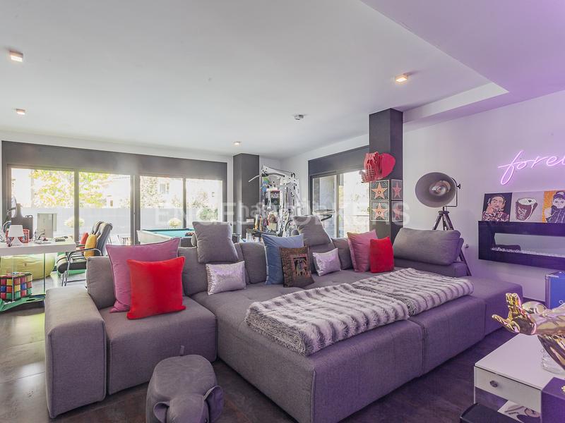 Foto 7b19e781-8672-4f42-88bd-37719674e389. Casa amb calefacció aparcament piscina a Les Planes Sant Cugat del Vallès