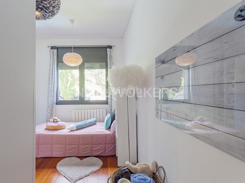 Foto 8bd331f6-e821-4f52-92aa-c8e18effd28a. Casa amb calefacció aparcament piscina a Les Planes Sant Cugat del Vallès