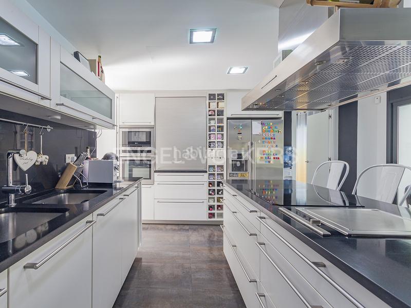 Foto a6e50f00-bd20-4ef4-801a-745920235ff6. Casa amb calefacció aparcament piscina a Les Planes Sant Cugat del Vallès