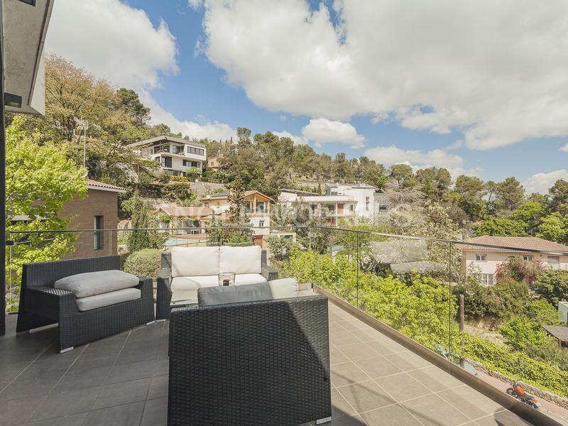 Foto bc1e1c9a-daa3-4929-81af-f190109935cc. Casa amb calefacció aparcament piscina a Les Planes Sant Cugat del Vallès