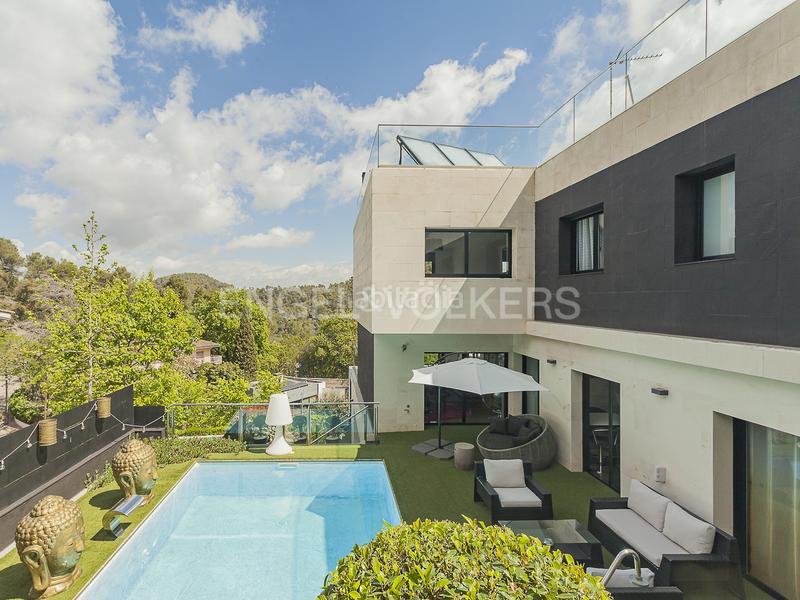 Foto cf32f115-9211-4211-8ffe-f3d49dee71e7. Casa amb calefacció aparcament piscina a Les Planes Sant Cugat del Vallès