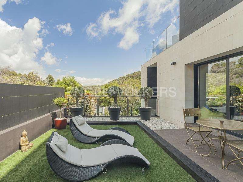 Foto eb180236-c16e-44c2-b50f-c738b4894753. Casa amb calefacció aparcament piscina a Les Planes Sant Cugat del Vallès