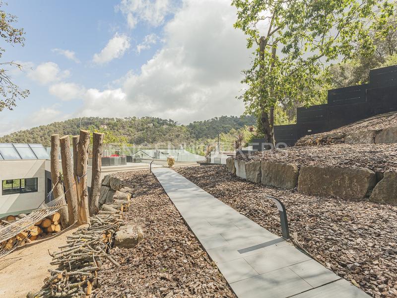 Foto efd90938-13e9-448a-8ed5-9c2733c4c132. Casa amb calefacció aparcament piscina a Les Planes Sant Cugat del Vallès