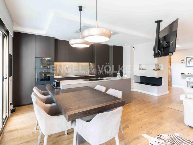 Foto 0e72e795-3cde-459c-ab26-131d6d8f16a8. Àtic amb calefacció aparcament piscina a Eixample Sant Cugat del Vallès