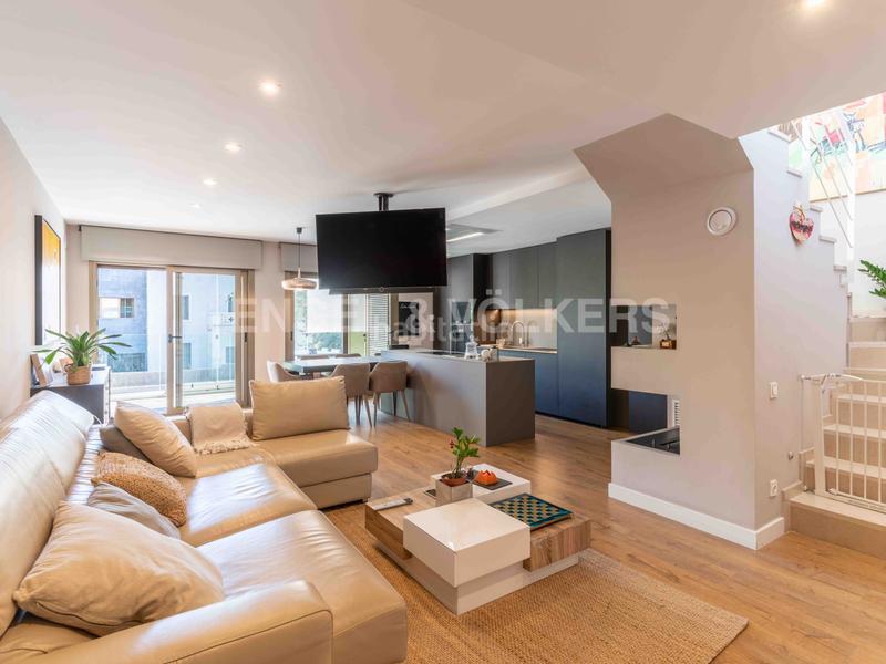 Foto 2c525a33-1f99-44e1-806d-f044f5e40bb8. Àtic amb calefacció aparcament piscina a Eixample Sant Cugat del Vallès