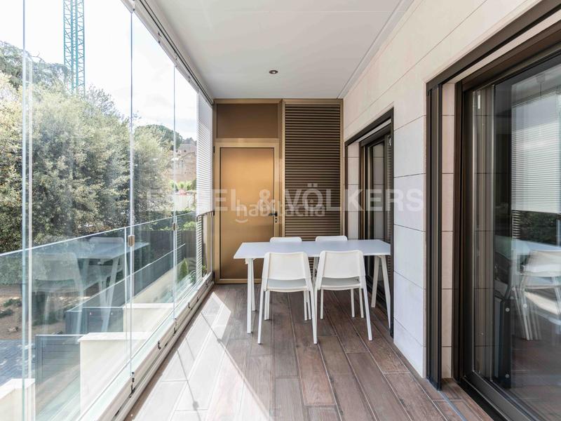 Foto 6a2f8552-0d9b-4326-a266-59dbe7099171. Àtic amb calefacció aparcament piscina a Eixample Sant Cugat del Vallès