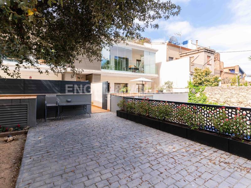 Foto 7b31c325-d237-46fc-bb4c-836477f4f103. Àtic amb calefacció aparcament piscina a Eixample Sant Cugat del Vallès