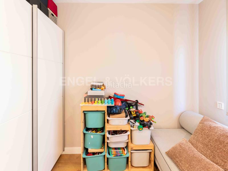 Foto 9467faf8-dc69-417e-be97-6e1a34132be0. Àtic amb calefacció aparcament piscina a Eixample Sant Cugat del Vallès