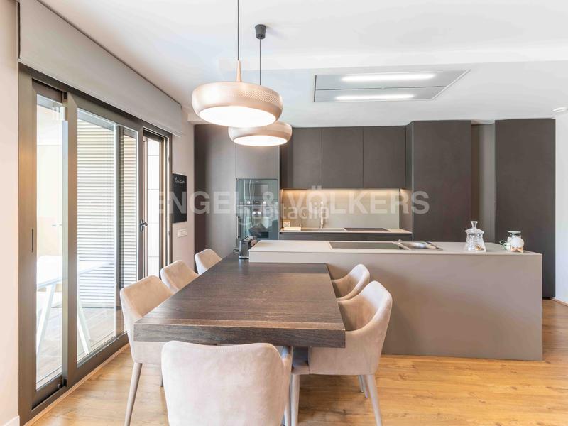 Foto a8cb3799-4799-4adf-8fa0-2e9d4e2031a5. Àtic amb calefacció aparcament piscina a Eixample Sant Cugat del Vallès